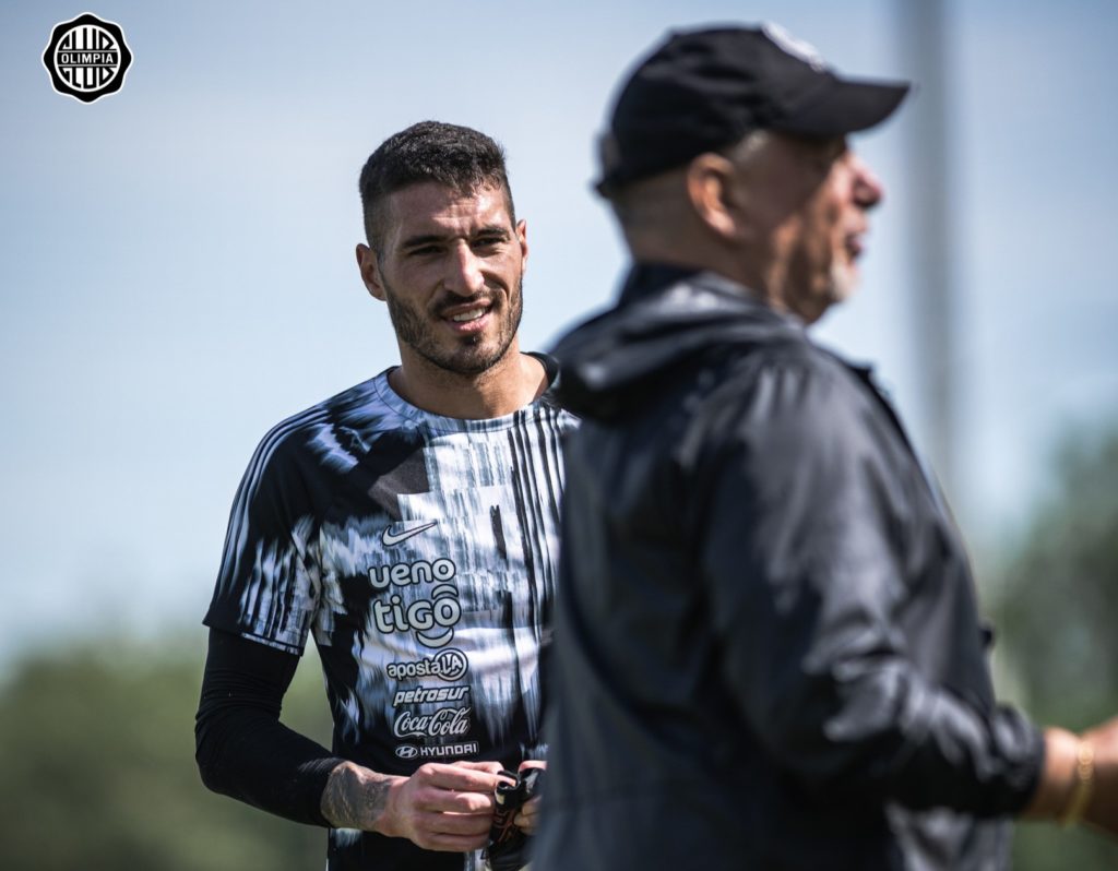 El regreso esperado: Gastón Olveira vuelve al arco de Olimpia tras varios meses de ausencia El regreso esperado: Gastón Olveira vuelve al arco de Olimpia tras varios meses de ausencia