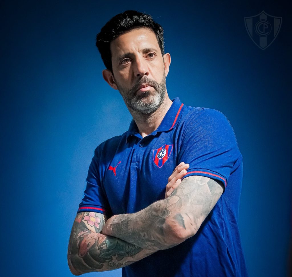 El nuevo DT del Ciclón fijó la meta: “En diciembre Cerro Porteño tiene que levantar dos copas” El nuevo DT del Ciclón fijó la meta: “En diciembre Cerro Porteño tiene que levantar dos copas”