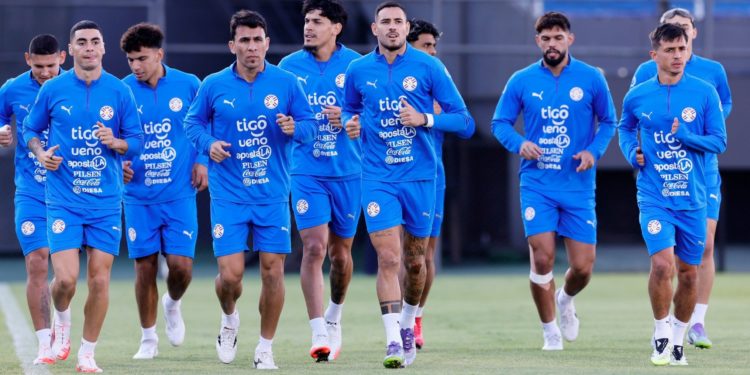 La Albirroja entrenó en el Defensores del Chaco con miras al duelo contra Perú La Albirroja entrenó en el Defensores del Chaco con miras al duelo contra Perú