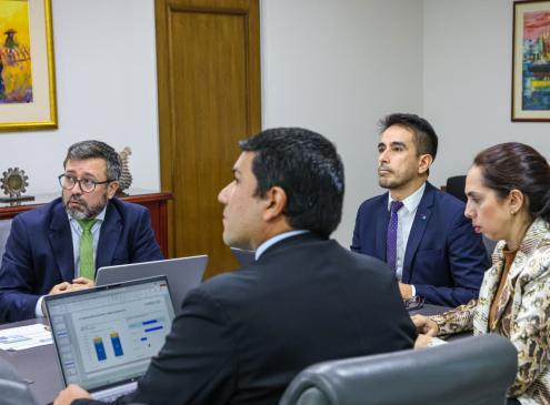 Déficit fiscal acumulado alcanzó los USD 388 millones, pero “vamos bien”, asegura el MEF Déficit fiscal acumulado alcanzó los USD 388 millones, pero “vamos bien”, asegura el MEF