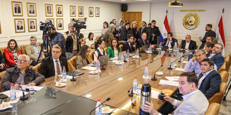 Presentaron PND Paraguay 2050 al Congreso, que avanza hacia su etapa final de construcción Presentaron PND Paraguay 2050 al Congreso, que avanza hacia su etapa final de construcción