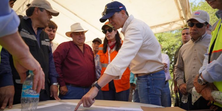 Presidente Peña visitó zona de obras de puente internacional Pozo Hondo-Misión la Paz