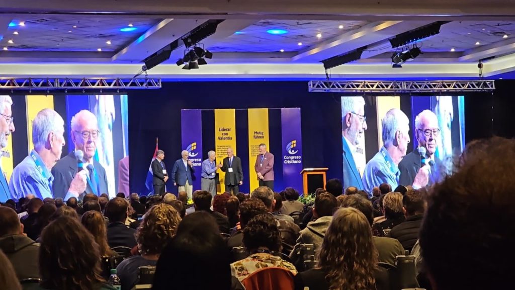 Bajo el lema “liderar con valentía” arrancó la edición N°17 del Congreso Cristiano de Ejecutivos y Líderes Bajo el lema “liderar con valentía” arrancó la edición N°17 del Congreso Cristiano de Ejecutivos y Líderes