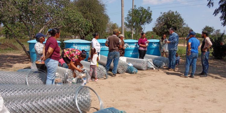 Familias de Alto Paraguay reciben insumos agrícolas para fortalecer la producción y la seguridad alimentaria Familias de Alto Paraguay reciben insumos agrícolas para fortalecer la producción y la seguridad alimentaria