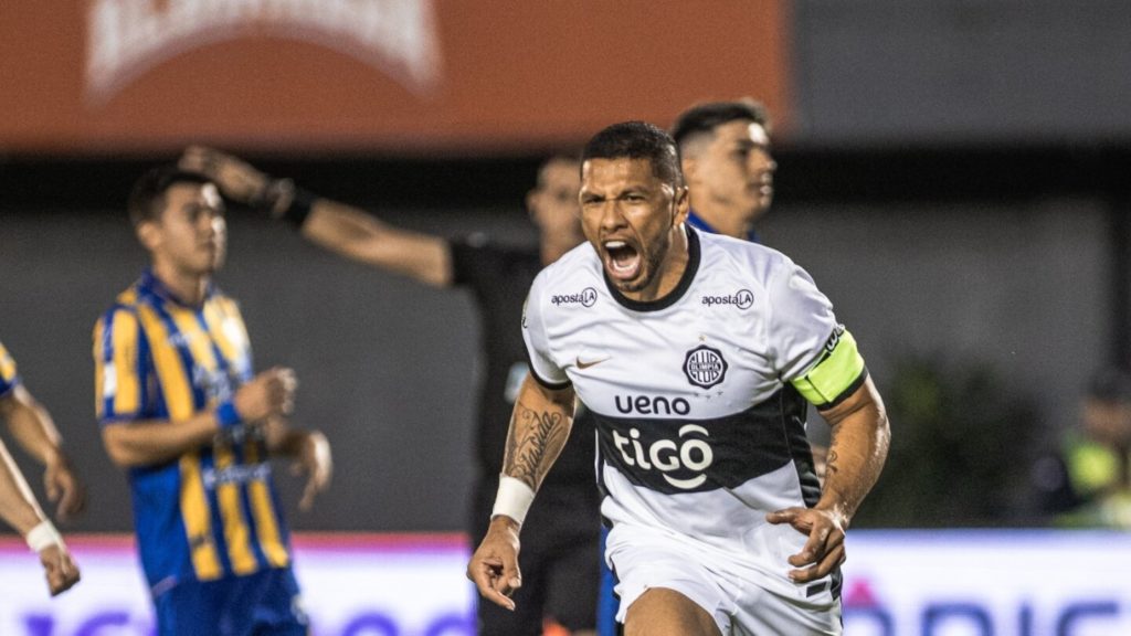 Éver Hugo Almeida explicó la ausencia del capitán Richard Ortiz en el triunfo ante Atlético Tembetary Éver Hugo Almeida explicó la ausencia del capitán Richard Ortiz en el triunfo ante Atlético Tembetary