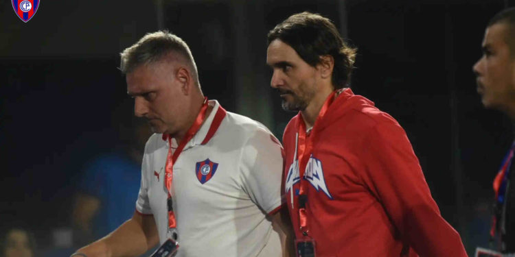 Crisis en el Ciclón: asistente de Diego Martínez dio la cara y negó que el DT piense en renunciar Crisis en el Ciclón: asistente de Diego Martínez dio la cara y negó que el DT piense en renunciar