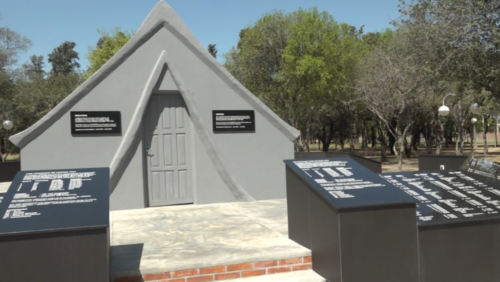 Loma Plata inaugura monumento conmemorativo a los pioneros fundadores de la colonia