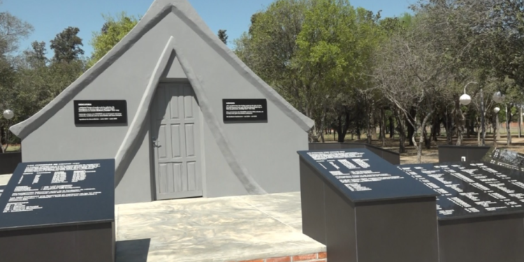 Loma Plata inaugura monumento conmemorativo a los pioneros fundadores de la colonia Loma Plata inaugura monumento conmemorativo a los pioneros fundadores de la colonia