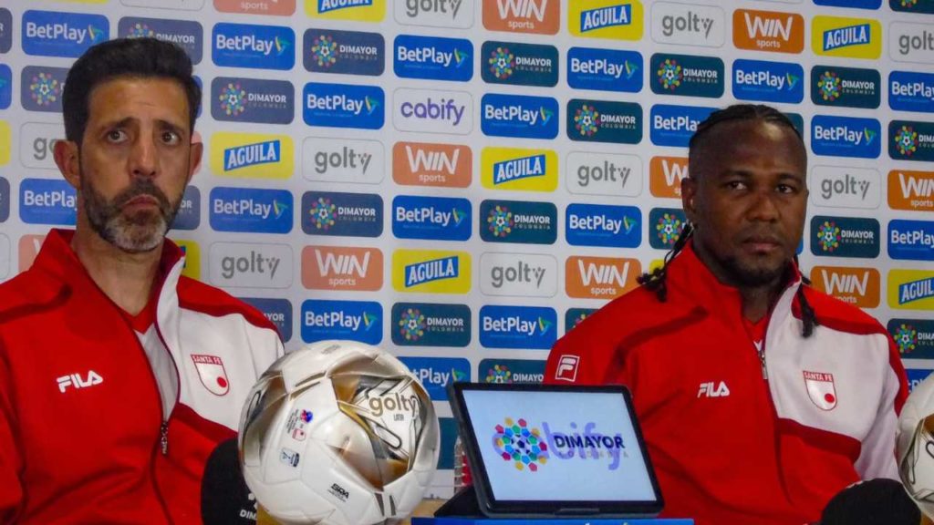 Entre lágrimas: Jorge Bava se despidió de Santa Fe antes de asumir en Cerro Porteño Entre lágrimas: Jorge Bava se despidió de Santa Fe antes de asumir en Cerro Porteño