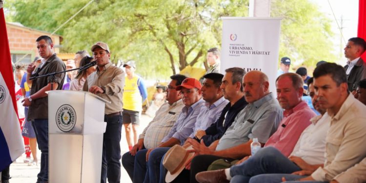 Gobierno habilita electrificación en ocho comunidades indígenas de Boquerón Gobierno habilita electrificación en ocho comunidades indígenas de Boquerón