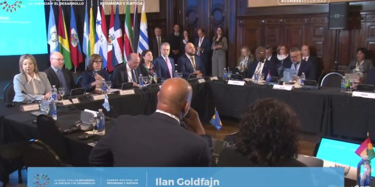 El BID destinará USD 2.500 millones y una fuerza de tarea de respuesta rápida para seguridad en América Latina y el Caribe El BID destinará USD 2.500 millones y una fuerza de tarea de respuesta rápida para seguridad en América Latina y el Caribe