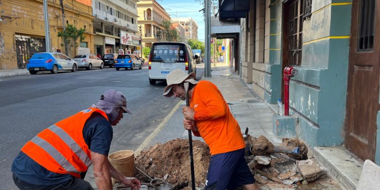 ESSAP inicia cortes del servicio de agua a usuarios con facturas impagas en varios barrios de Asunción