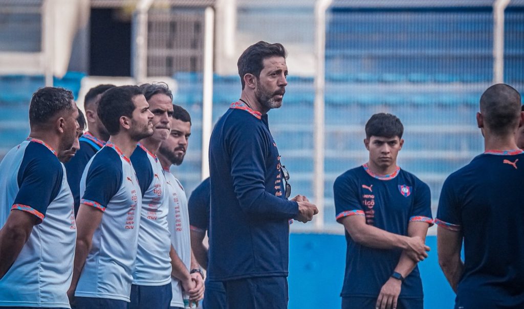 Jorge Bava responde a las críticas y defiende a los referentes de Cerro Porteño Jorge Bava responde a las críticas y defiende a los referentes de Cerro Porteño