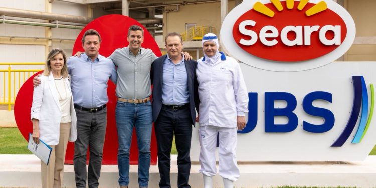 Transnacional brasileña JBS anuncia inversión de US$ 135 millones en Paraguay Transnacional brasileña JBS anuncia inversión de US$ 135 millones en Paraguay