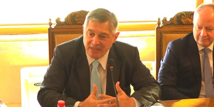 Ministro de Educación y Ciencias avisa que hará cumplir la ley de acreditación universitaria desde el 2026