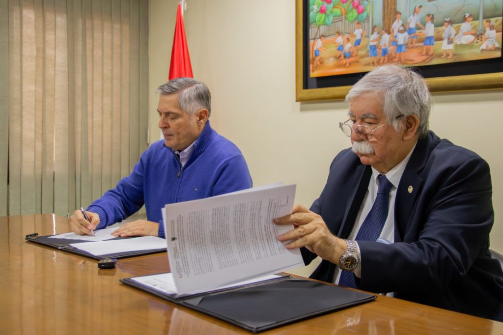 MEC y FFUNA firman convenio para formación y capacitación de docentes y funcionarios