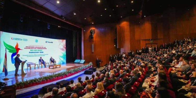 El BID reafirma su compromiso con el desarrollo económico del Paraguay en el Invest Fórum 2025 El BID reafirma su compromiso con el desarrollo económico del Paraguay en el Invest Fórum 2025