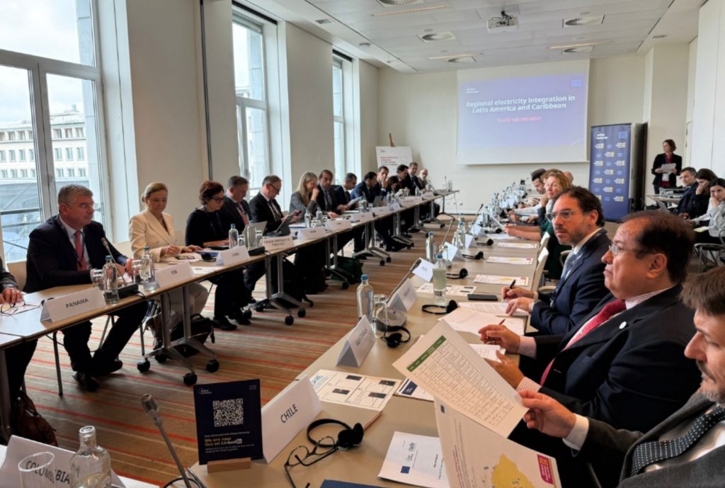 Europa proyecta invertir 1.000 millones de dólares en integración energética en nuestra región