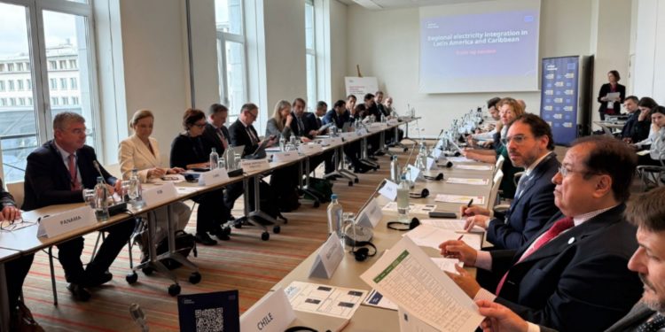 Europa proyecta invertir 1.000 millones de dólares en integración energética en nuestra región