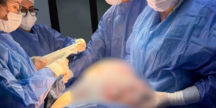 Hospital Regional de Pedro Juan Caballero realiza con éxito la extracción de un tumor ovárico de 11 kilos
