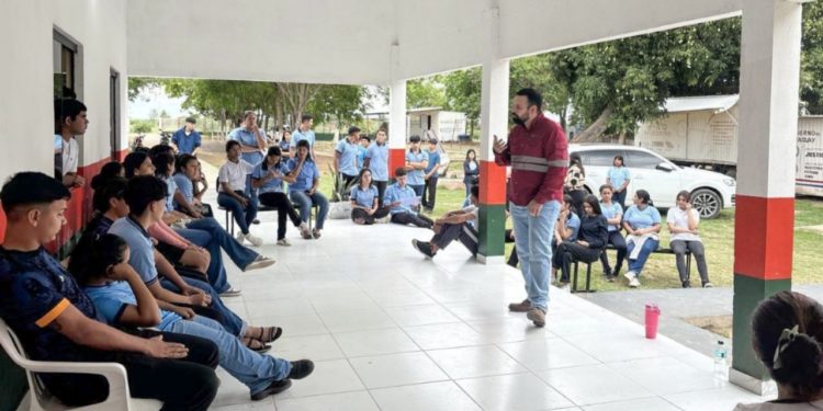 Comparten con pobladores de Carmelo Peralta proyecto de acceso al puente Bioceánica