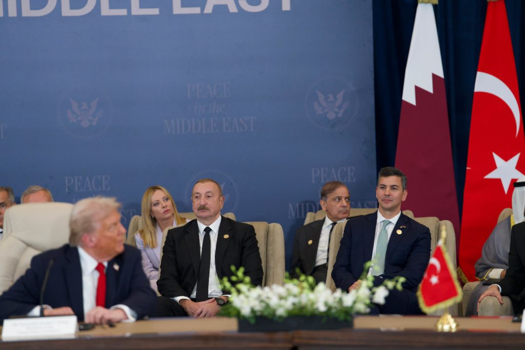 El presidente Donald Trump compartió con Santiago Peña la firma de la paz entre Israel y Hamás en Egipto