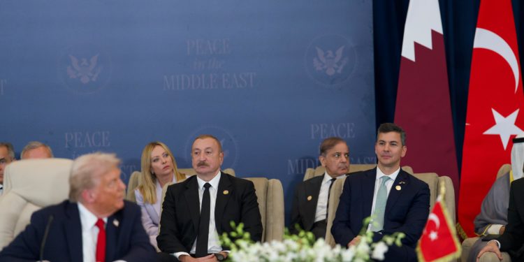 El presidente Donald Trump compartió con Santiago Peña la firma de la paz entre Israel y Hamás en Egipto