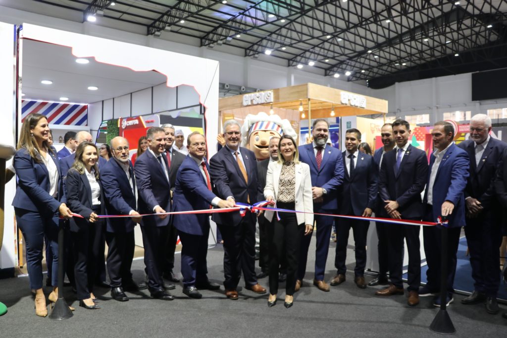 UIP hace un llamado a la unión y a la reforma nacional, durante la inauguración de FEPY 2025