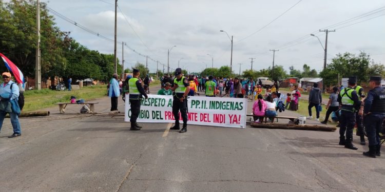 Comunidades indígenas vuelven a cerrar la ruta en Cerrito
