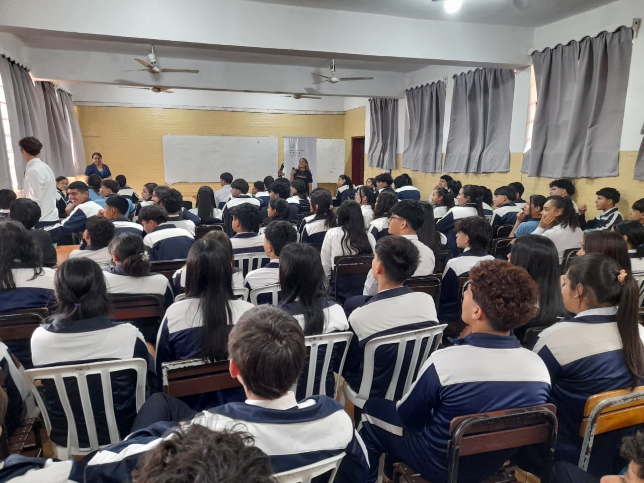 Federaciones de Padres respaldan postura del Ministerio de Educación sobre el uso de uniforme escolar