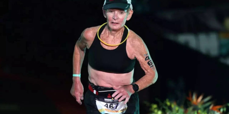 «Súper abuela» rompió un récord: es la mujer de mayor edad en completar el Ironman