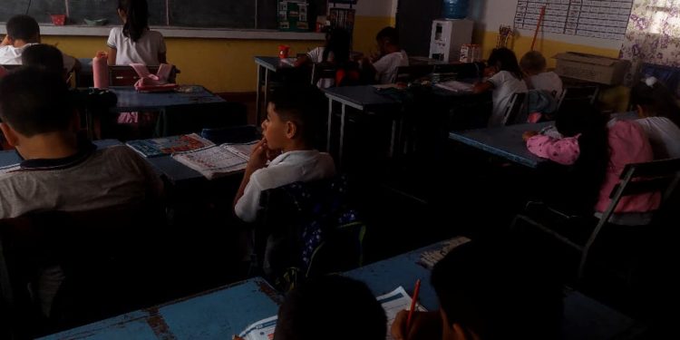 Clases a oscuras en Carmelo Peralta, viviendas y comercios sin energía eléctrica en el Alto Paraguay