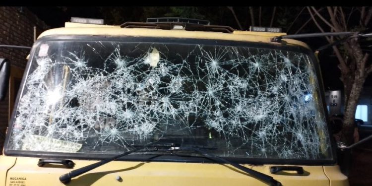 Indignante: dañaron gravemente a camión de los bomberos