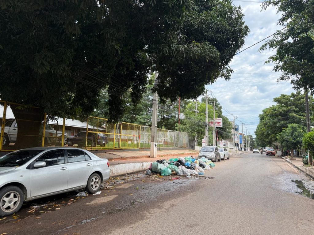 Vecinos de Lambaré vuelven a arrojar basura en un punto ya limpiado: persiste un foco de contaminación en pleno centro