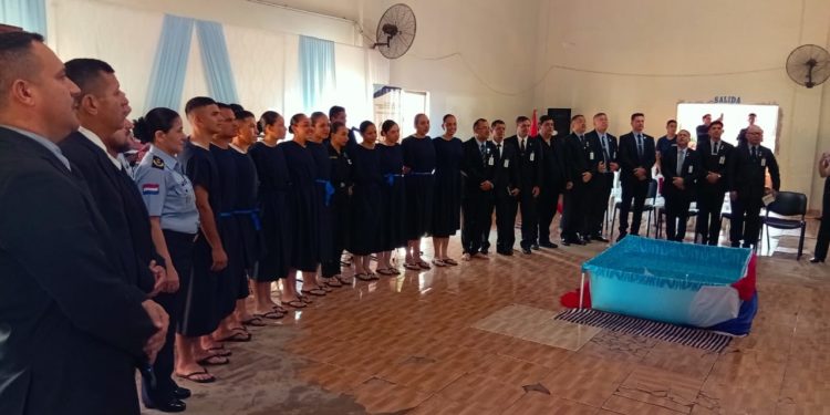 Aspirantes a suboficiales de la Policía Nacional recibieron el bautismo en Capiatá Aspirantes a suboficiales de la Policía Nacional recibieron el bautismo en Capiatá