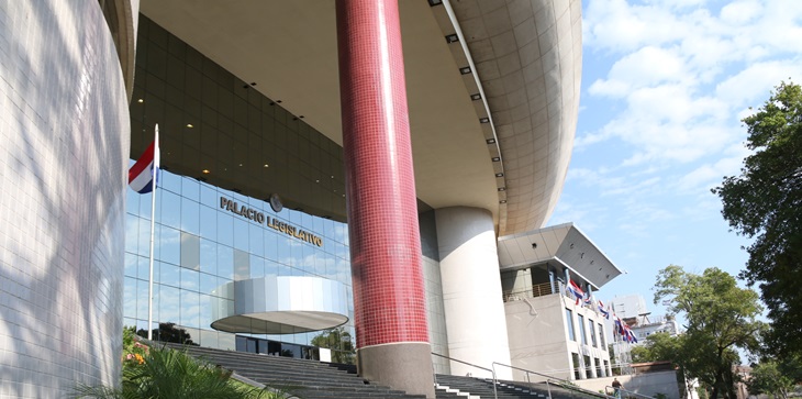 Víctimas de la denominada “mafia de los pagarés” solicitan juicio político al titular de la Corte Suprema