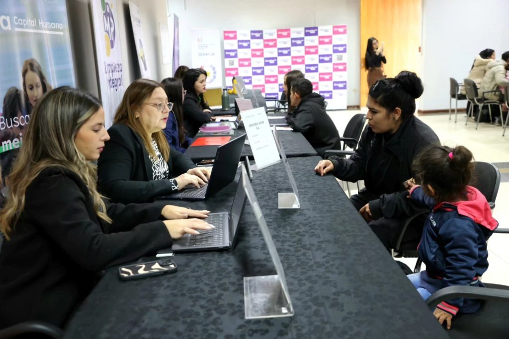 546 oportunidades laborales serán ofrecidas en la feria de empleo de este viernes en Asunción