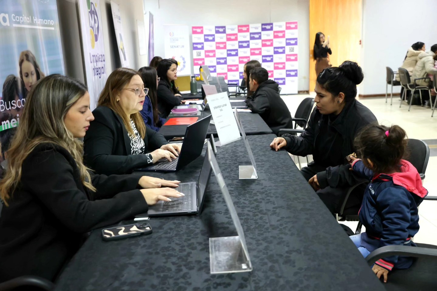 546 oportunidades laborales serán ofrecidas en la feria de empleo de este viernes en Asunción