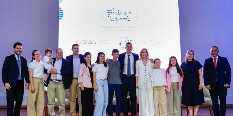 Primer aniversario de “Familias de la Guarda”: Gobierno busca que ningún niño pase la Navidad sin una familia Primer aniversario de “Familias de la Guarda”: Gobierno busca que ningún niño pase la Navidad sin una familia