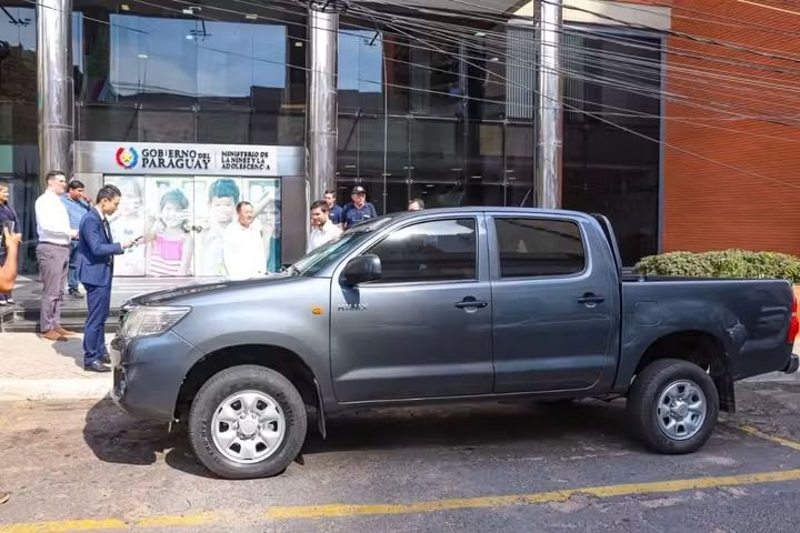 Taiwán dona camioneta al MINNA para reforzar trabajos en el Chaco Taiwán dona camioneta al MINNA para reforzar trabajos en el Chaco
