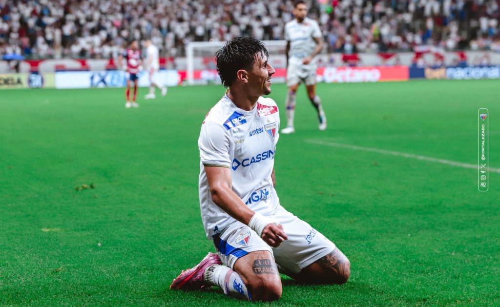 Adam Bareiro mantiene su racha goleadora con Fortaleza en el Brasileirão