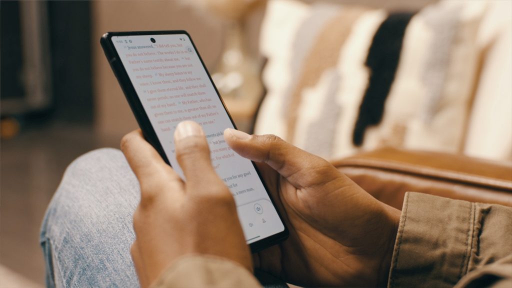 YouVersion: el creador de la app de la Biblia celebra sus mil millones de descarga
