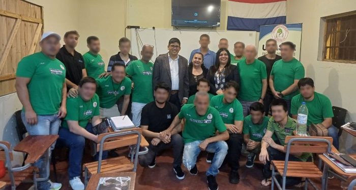 Estudiantes en contexto de encierro se preparan para defender tesis en Administración de Empresas