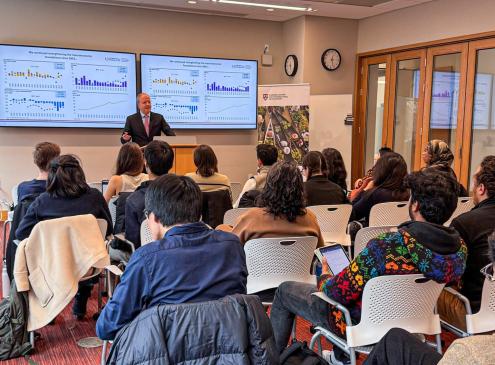 Paraguay necesita seguir reformándose para sostener su crecimiento económico, alerta ministro de economía