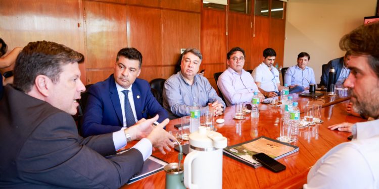 Empresa brasileña anuncia inversión para dedicarse a mejorar caminos productivos en Paraguay