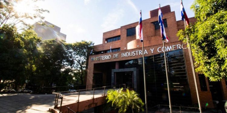 Nuevas leyes atraen inversiones al país y fortalecen el desarrollo productivo, según Industria y Comercio Nuevas leyes atraen inversiones al país y fortalecen el desarrollo productivo, según Industria y Comercio