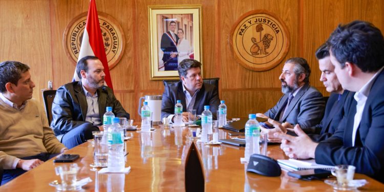 MIC y MADES analizan proyectos de créditos de carbono, buscando consolidar el país como destino de «inversiones verdes»