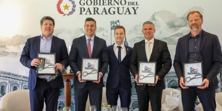 Jóvenes pilotos paraguayos reciben renovación de la licencia Marca País en la “Gala de Campeones” Jóvenes pilotos paraguayos reciben renovación de la licencia Marca País en la “Gala de Campeones”