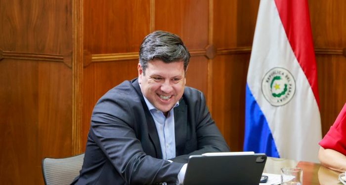 Ministro Giménez defiende feriado del 26 de diciembre y pide mirar también «el lado humano»
