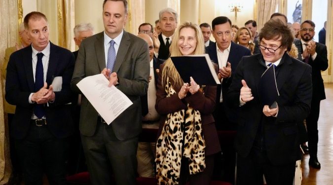 Milei refuerza vínculo con iglesias evangélicas en un encuentro cargado de simbolismo espiritual y político